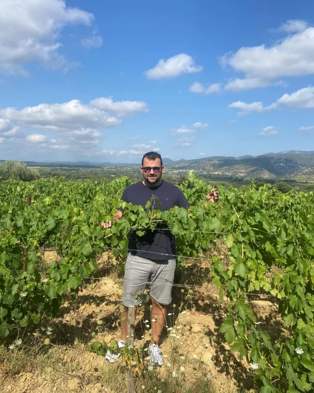 Parce que partir dans le vignoble c’est toujours une nouvelle expérience remplie de sens !
-
C’est comprendre pour mieux expliquer.
-
C’est goûter pour mieux sélectionner.
-
C’est rencontrer pour mieux partager.
-
C’est contempler pour mieux se rappeler.
-
Et c’est rentrer pour vous raconter !
-
Le vin, une passion qui dévore mais qui se partage sans modération 🍷
-
François 

#caviste #cavistebayonne #cavisteindependant #vin #vinbio #wine #winelover #passion #partage #bayonne #bayonnemaville @bayonnemaville @les_commerces_de_bayonne @visitbayonne @paysbasque_net @guidedupaysbasque